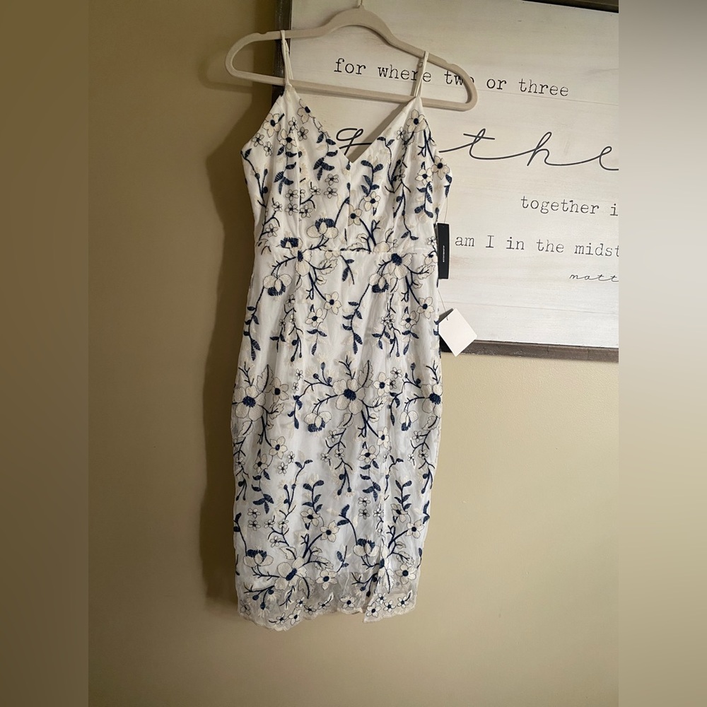 NWT Starleena White and Blue Floral Embroidered Bodycon Midi Dress - Picture 5 of 6